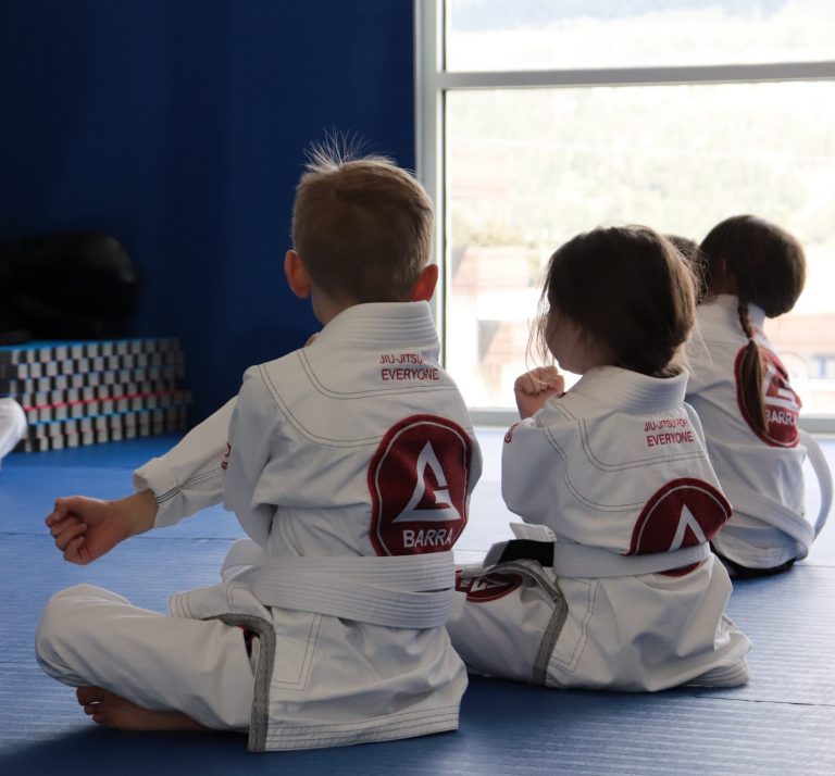 image of Gracie Barra students training Jiu-Jitsu